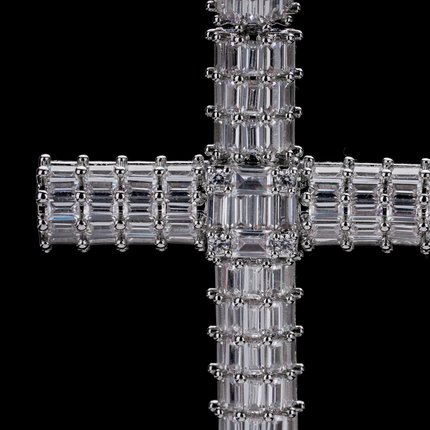 Double-Row Ladder-Shaped Diamond Ice Sugar Cross